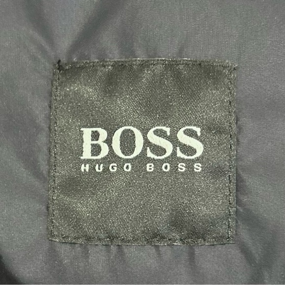 Hugo Boss “Chester” Dark Navy Windbreaker with Hide Away Hood, Size 42R - Picture 14 of 15